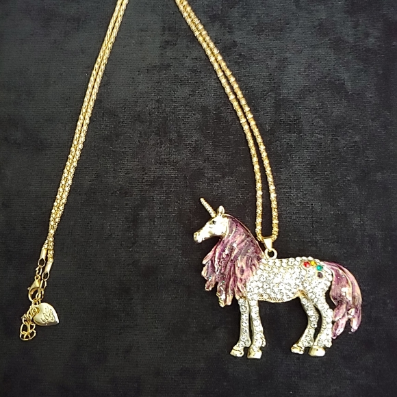 Beautiful Unicorn Necklace - Picture 4 of 6